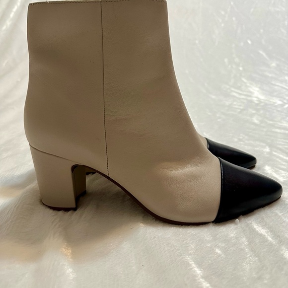 Seychelles No One Like You Off White or Taupe and Black Leather Ankle Boots - 10 - Picture 4 of 6